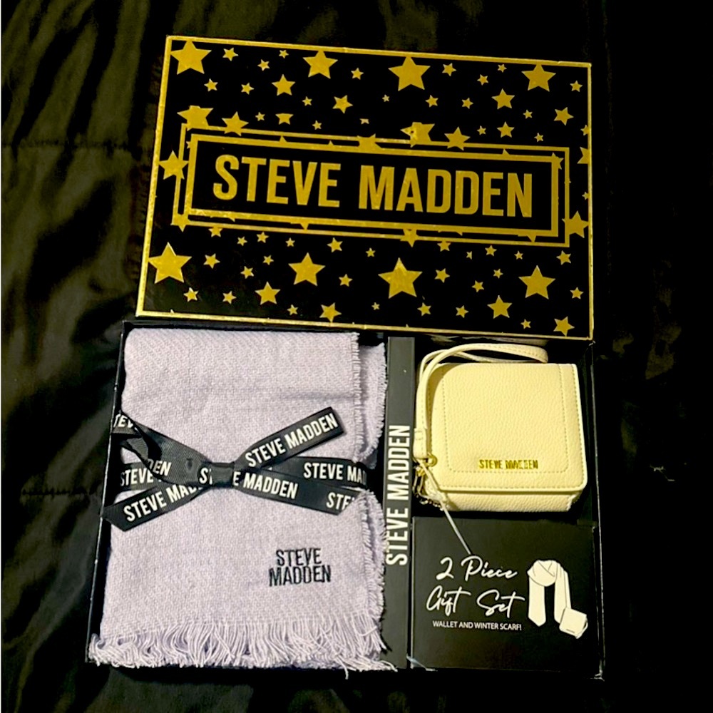 FREE Steve Madden Scarf & Wallet Gift Set NWT